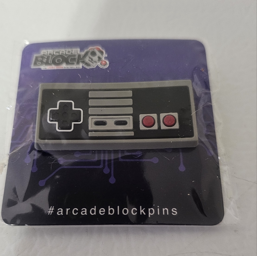 Arcade Block NES Nintendo Controller Pin AB841 New